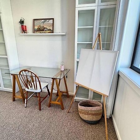 Industrial yet Modern, 1bd 1bth Apt - Woden Phillip Exterior foto