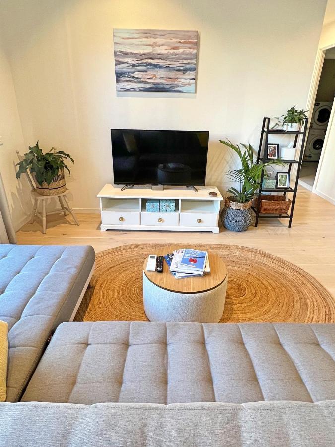 Industrial yet Modern, 1bd 1bth Apt - Woden Phillip Exterior foto