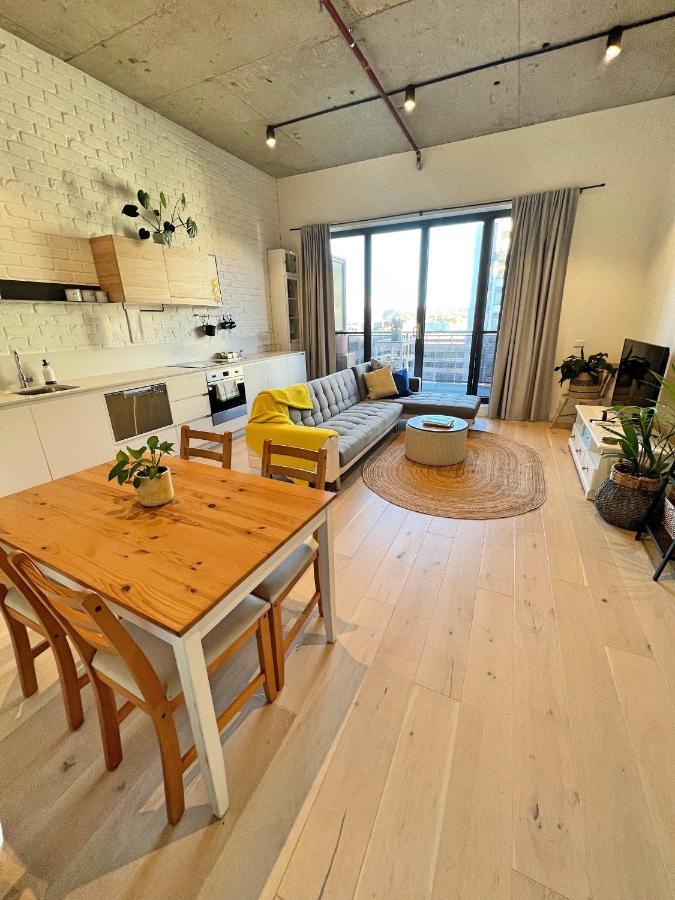 Industrial yet Modern, 1bd 1bth Apt - Woden Phillip Exterior foto
