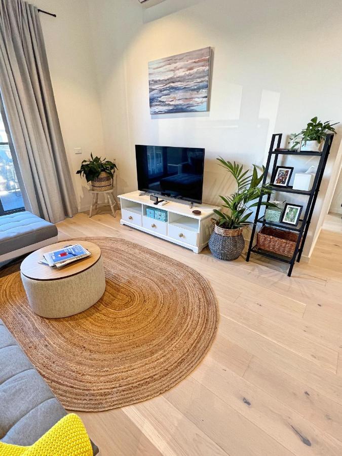 Industrial yet Modern, 1bd 1bth Apt - Woden Phillip Exterior foto