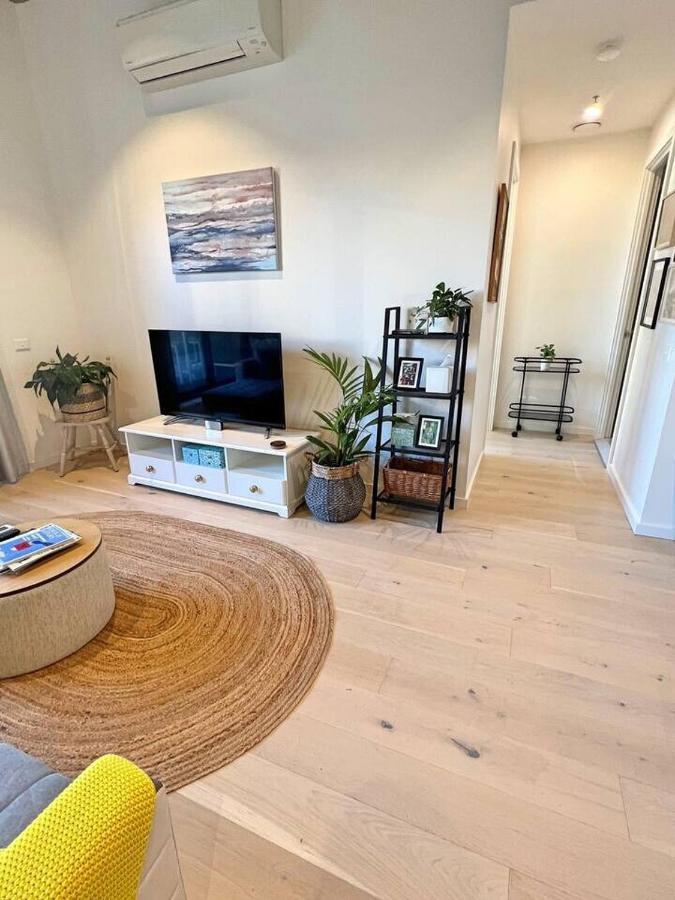 Industrial yet Modern, 1bd 1bth Apt - Woden Phillip Exterior foto
